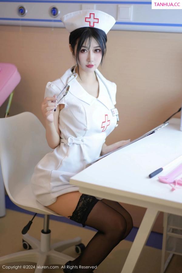 laura阿姣  [XiuRen]高清写真图 2024.05.10 No.8512 laura阿姣 美腿黑丝第5张图片